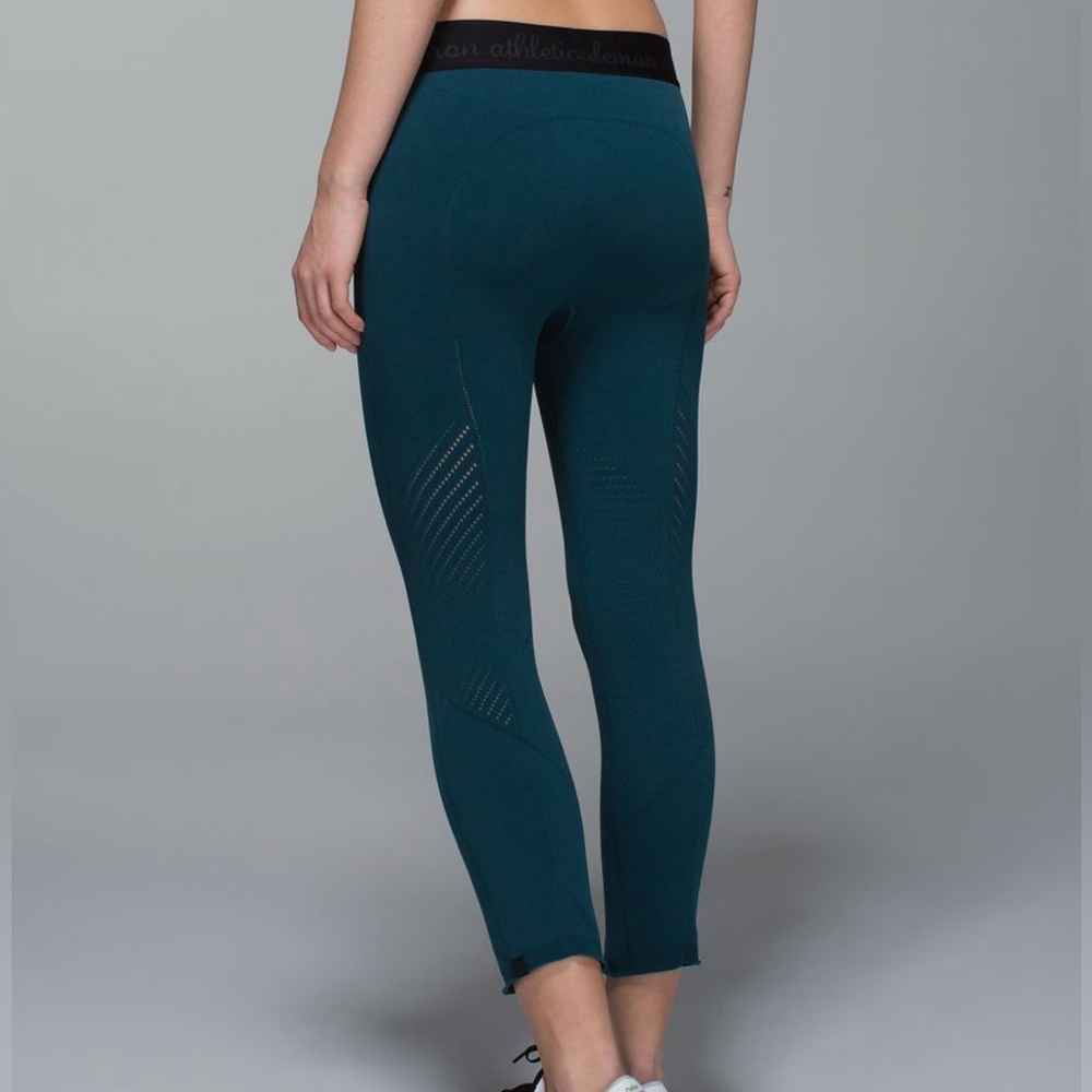 Lululemon seamless legging “warp knit tight” size 6